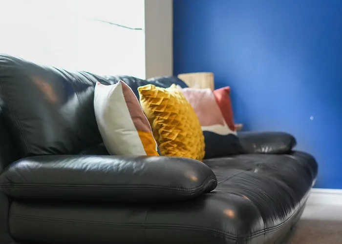 Guests Rated Exceptional 3 Bed House, Homely Comforts , Close To Amenities And Centre