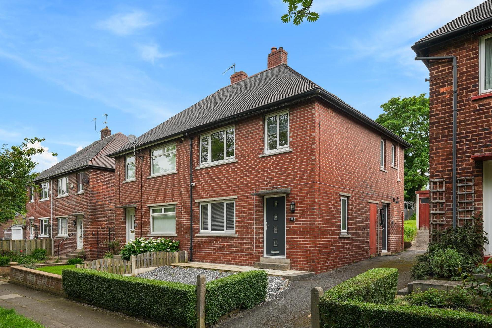 Guests Rated Exceptional 3 Bed House, Homely Comforts , Close To Amenities And Centre Apartment *